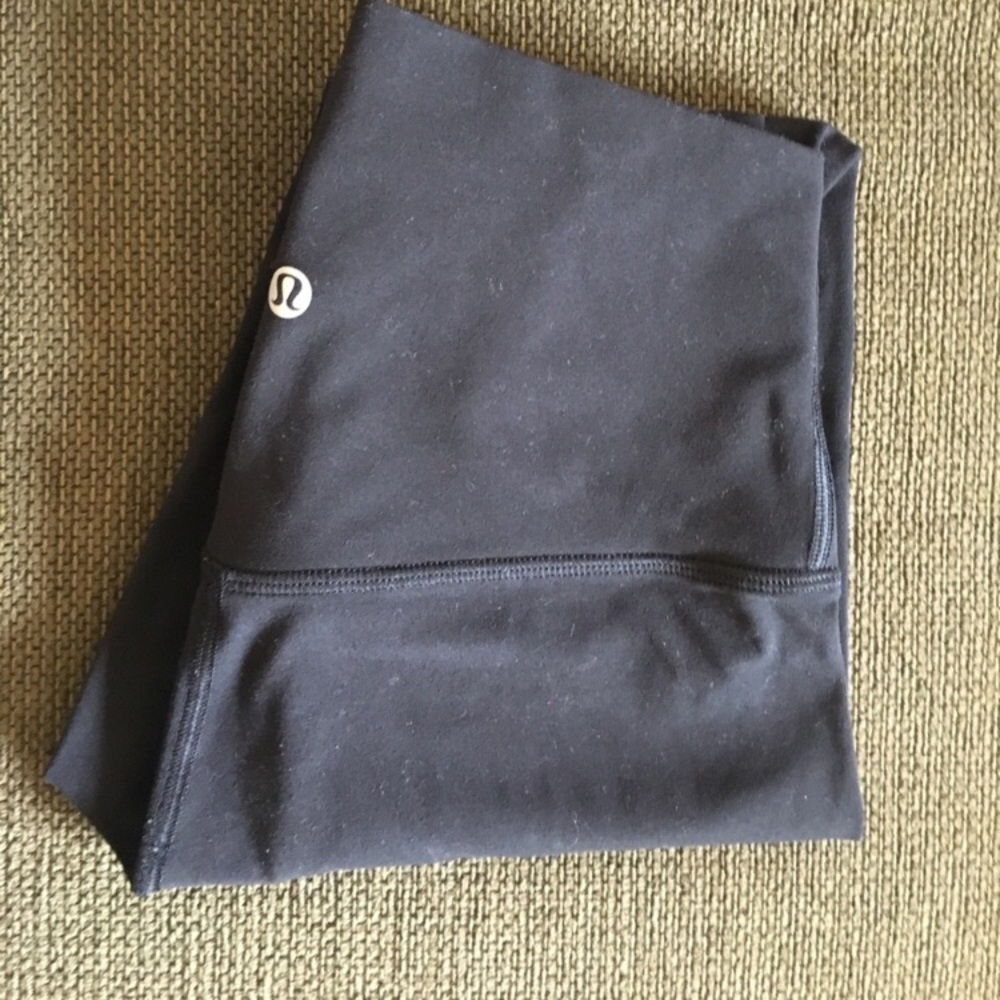 Black lululemon leggings